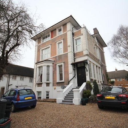Great West Road Apartments Flat C London Bagian luar foto