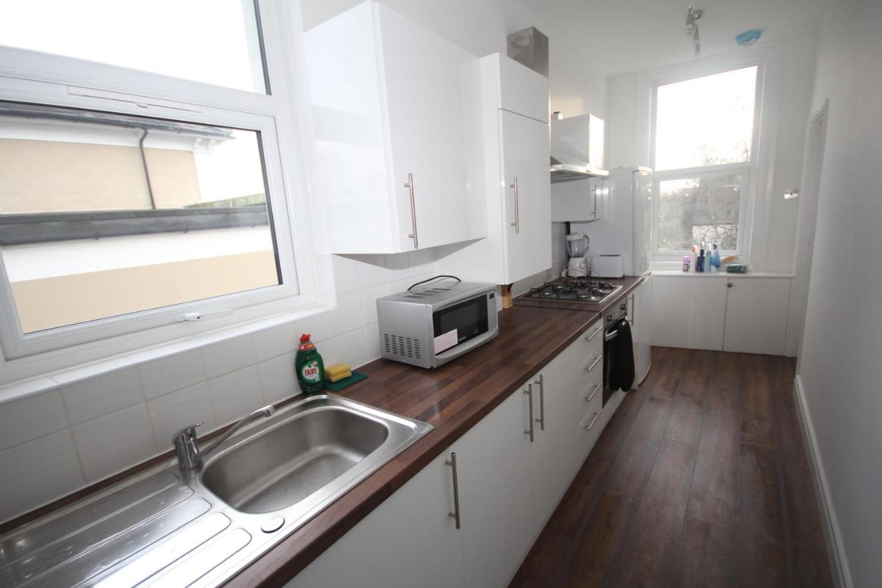 Great West Road Apartments Flat C London Bagian luar foto