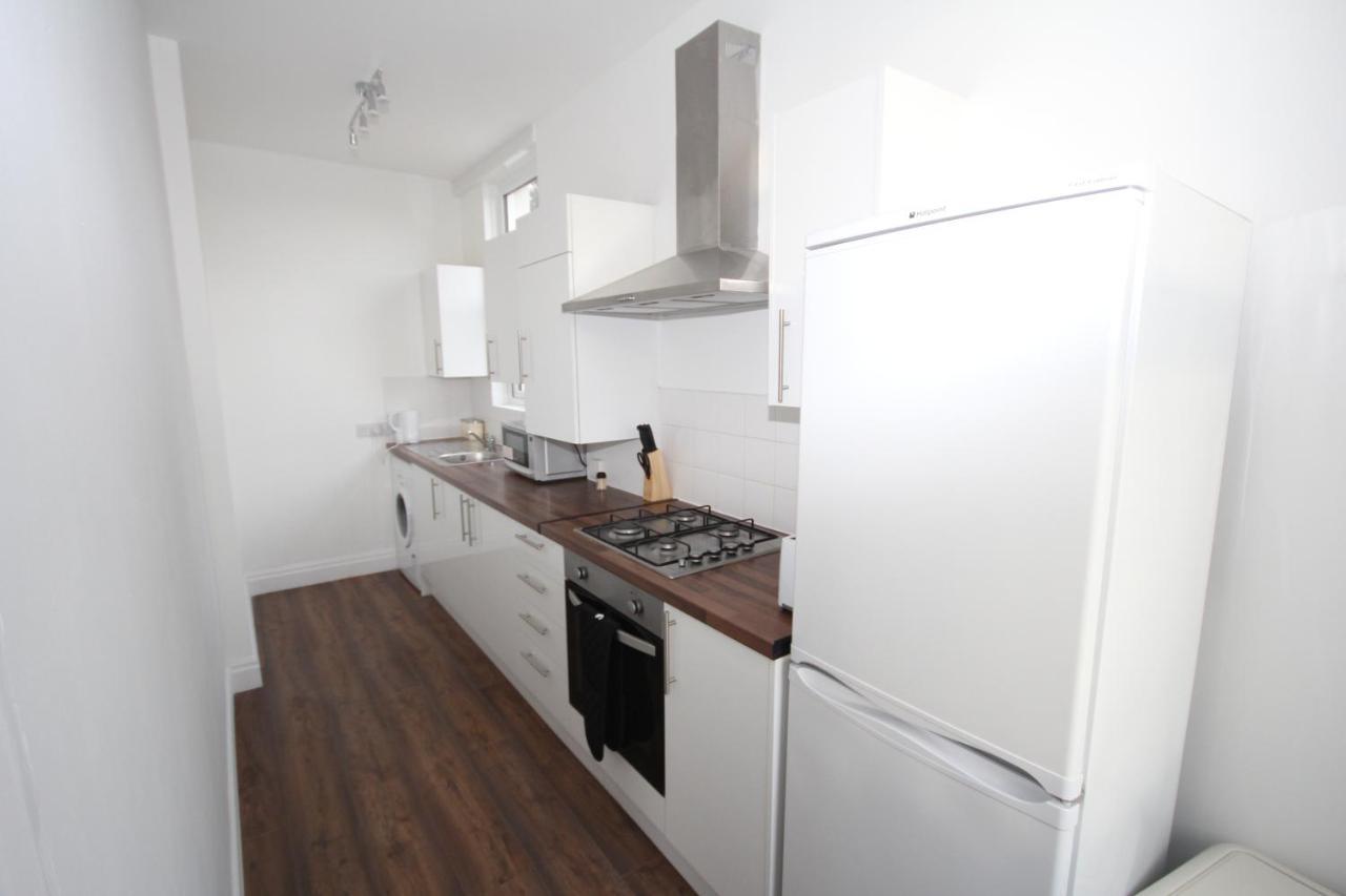 Great West Road Apartments Flat C London Bagian luar foto