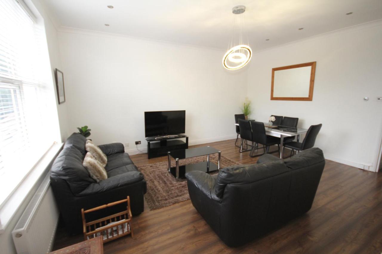 Great West Road Apartments Flat C London Bagian luar foto