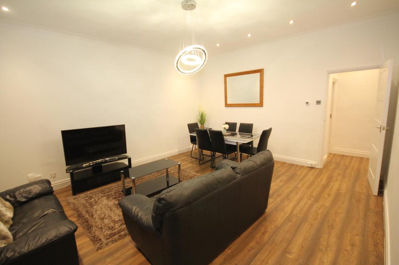 Great West Road Apartments Flat C London Bagian luar foto